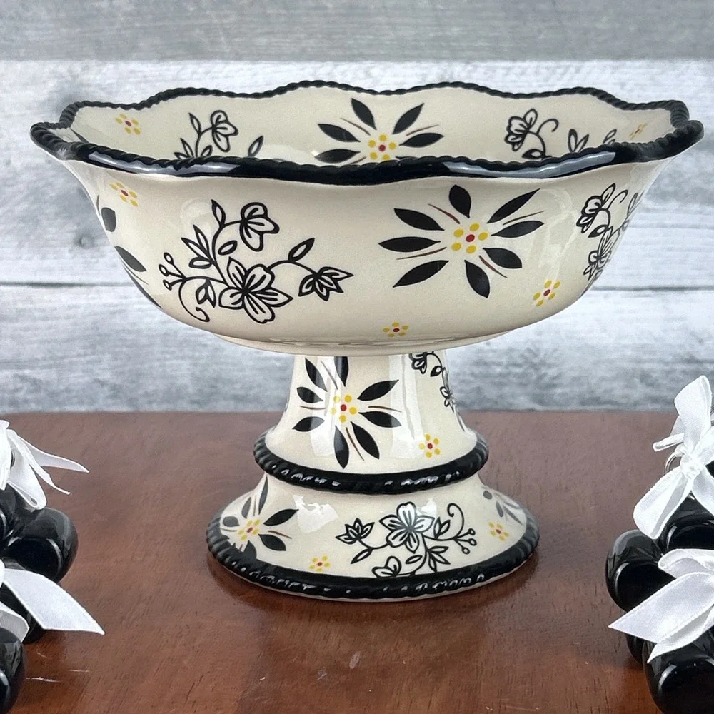 Temp-tations Centertaining Pedestal with 6 Place Card Holders in Black
